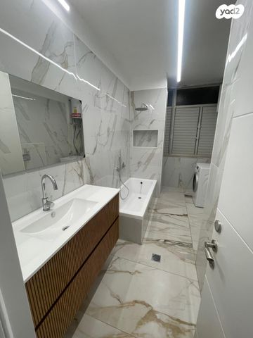 דירה, רחל הרשנזון, שעריים, רחובות