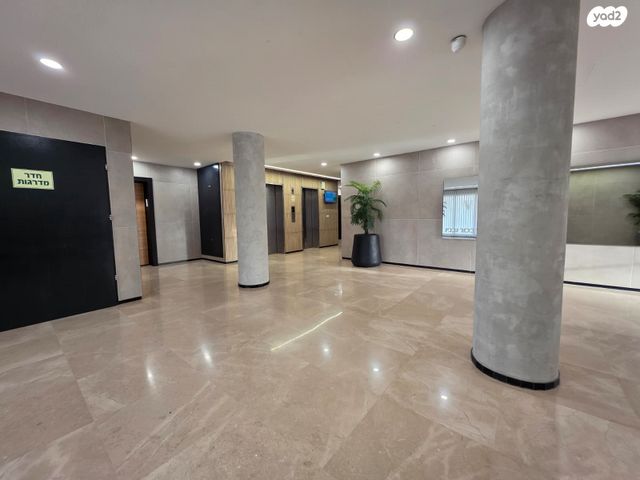 דירה, האישה העברייה, כרמי גת, קרית גת