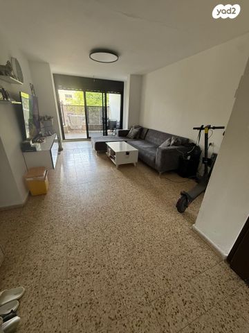 דירה, הדרור, נאות בן גוריון, יבנה