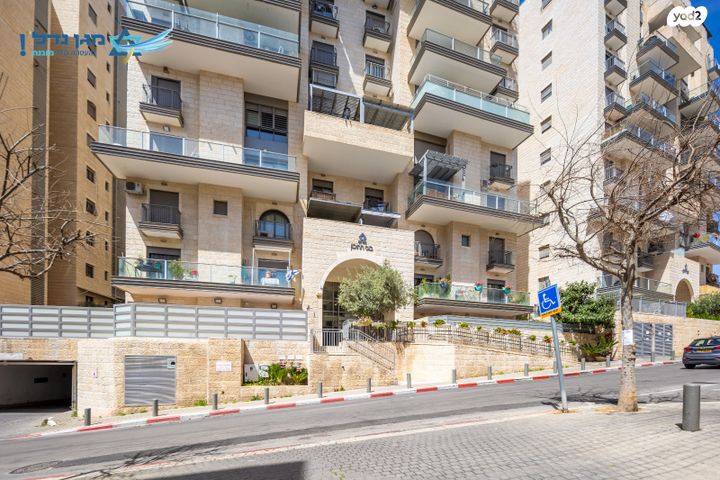 דירה, גרשון אבנר, ארמון הנציב, תלפיות מזרח, ירושלים