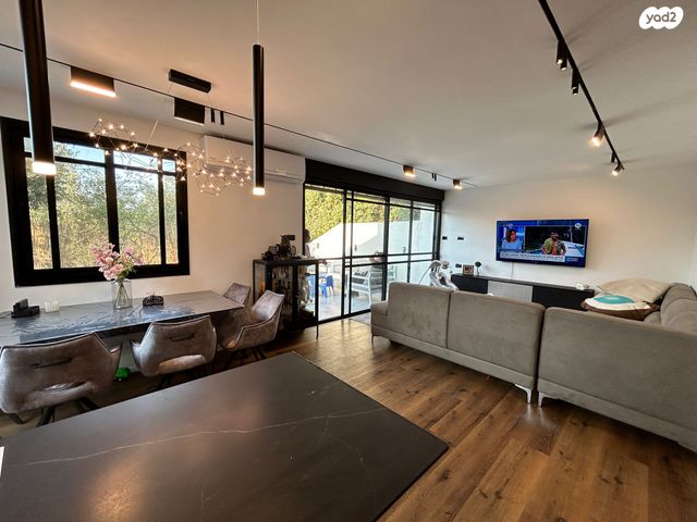 בית פרטי/ קוטג', אגוז, עומר