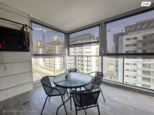 דירה, האישה העברייה, כרמי גת, קרית גת