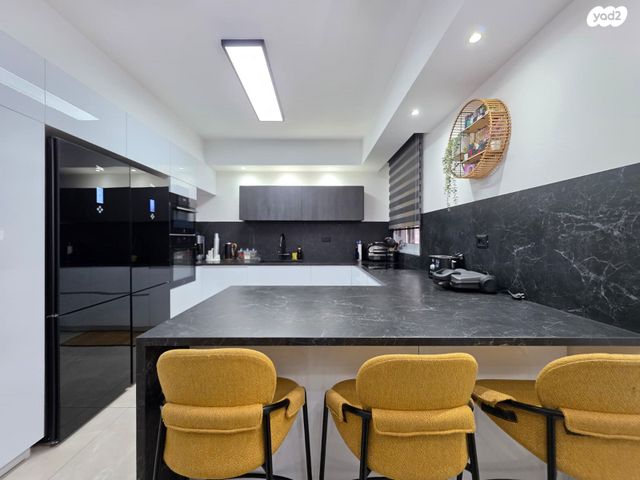 דירה, האישה העברייה, כרמי גת, קרית גת