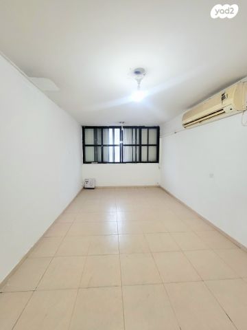 דירה, האחד עשר, צפת