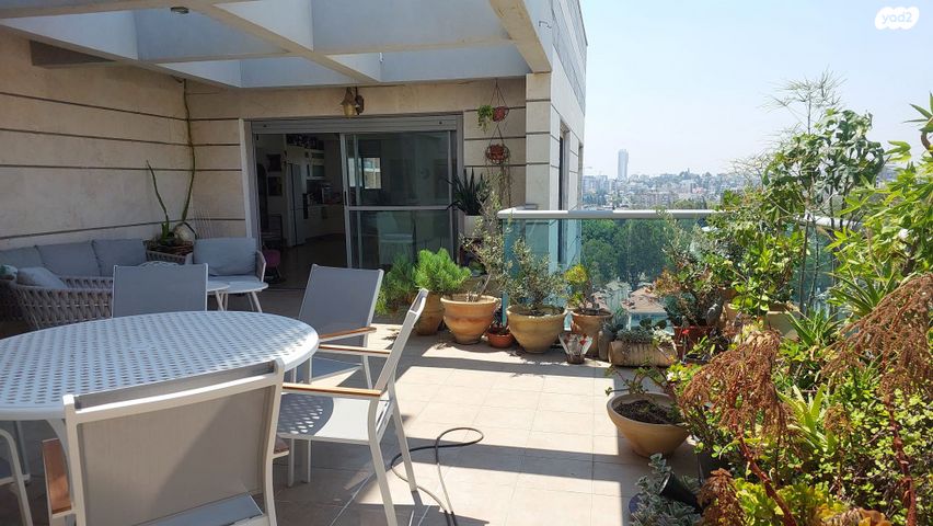 גג/ פנטהאוז, שדרת התמרים, שכונת בן גוריון, מרכז העיר ג', רמת גן