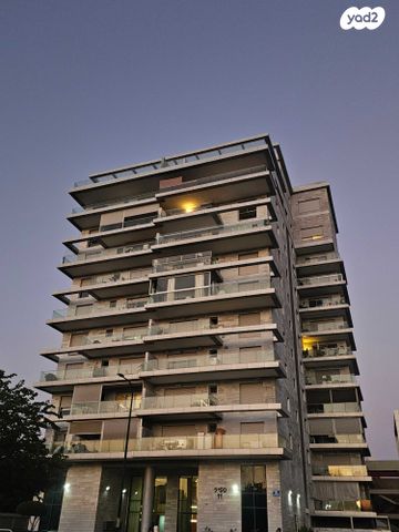 ספיר 11