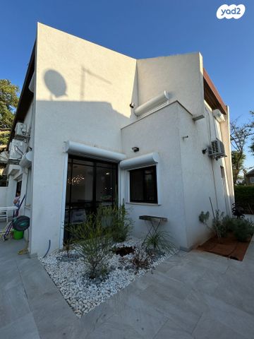 בית פרטי/ קוטג', אגוז, עומר