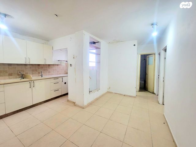 דירה, האחד עשר, צפת