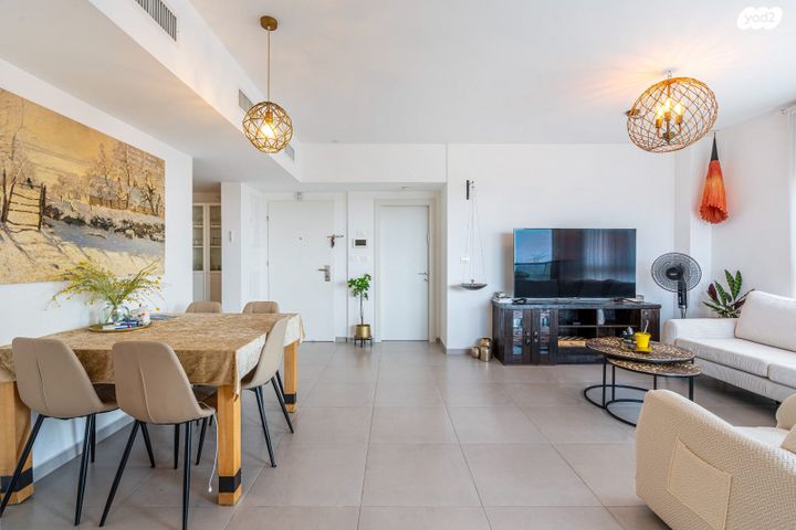 דירה, מור, אור ים, אור עקיבא