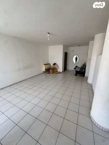 דירה, עין גדי, באר שבע