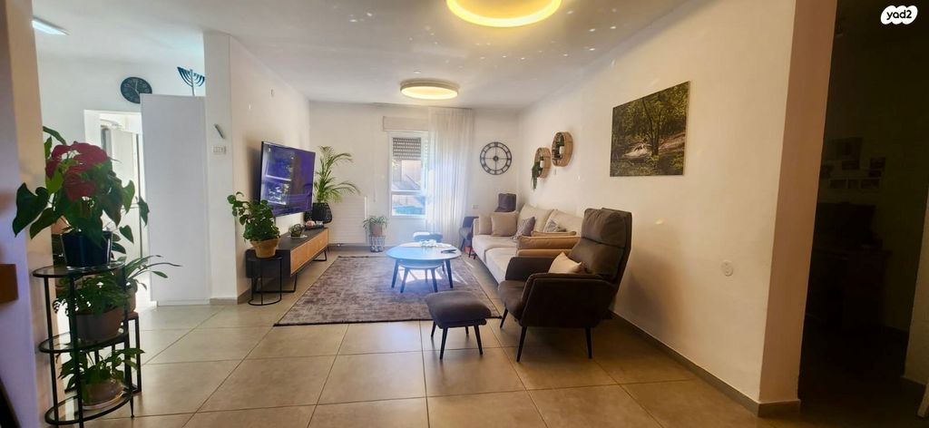 דירה, דוכיפת, גבעת זאב