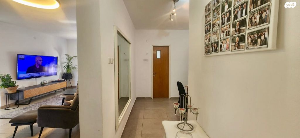 דירה, דוכיפת, גבעת זאב