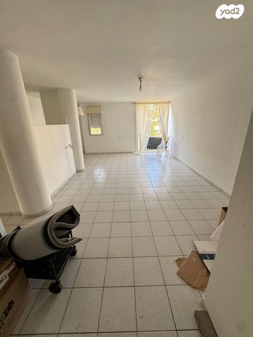 דירה, עין גדי, באר שבע