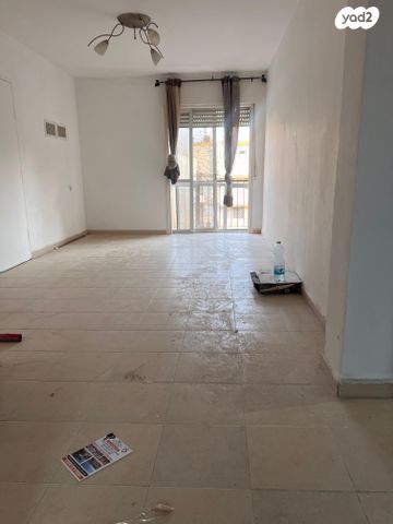 דירה, ז'בוטינסקי, צור שלום, קרית ביאליק