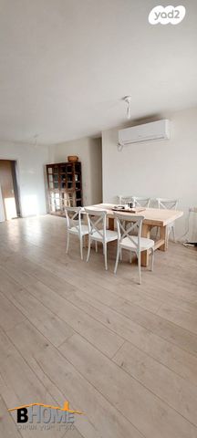 גג/ פנטהאוז, שאר העיר, קדימה צורן