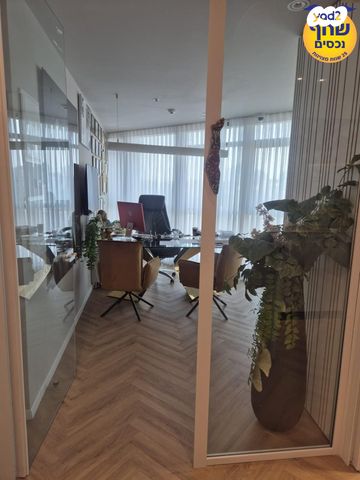 משרדים, כפר סבא הירוקה, כפר סבא