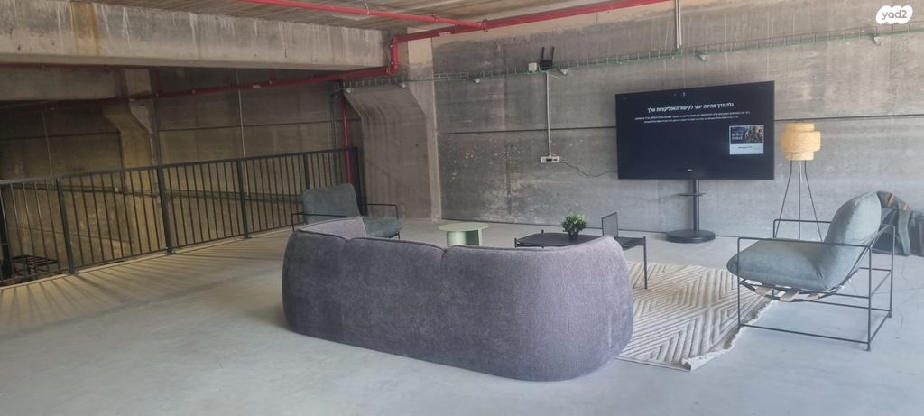 מבני תעשיה, פתח תקווה