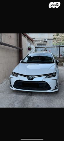 קורולה Limited היברידי אוט׳ סדאן 1.8 (98 כ״ס)