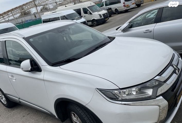 מיצובישי אאוטלנדר