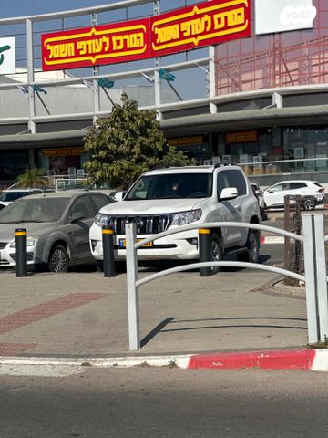 טויוטה לנד קרוזר