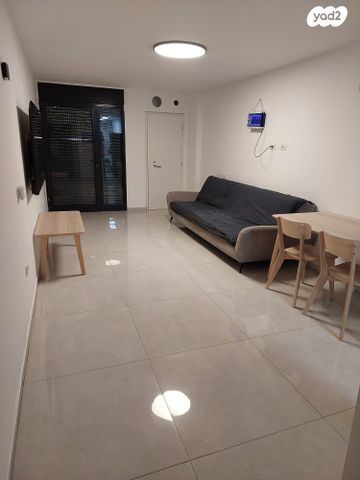 מעפילי אגוז 16