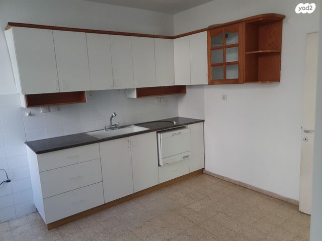 שדרות ביאליק 16