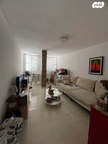 מעפילי אגוז 42