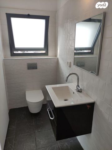 דו משפחתי, ניצנים 19, אלקנה, אלקנה