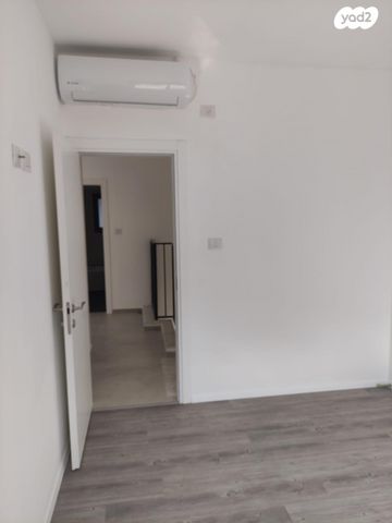 דו משפחתי, ניצנים 19, אלקנה, אלקנה