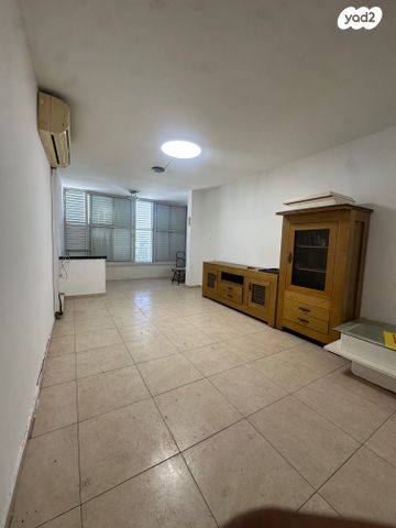 דירה, שמחה הולצברג, בת ים