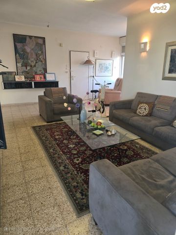 דירה, שדרות כצנלסון 11, מרכז העיר, קרית אתא