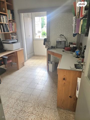 דירה, שדרות כצנלסון 11, מרכז העיר, קרית אתא