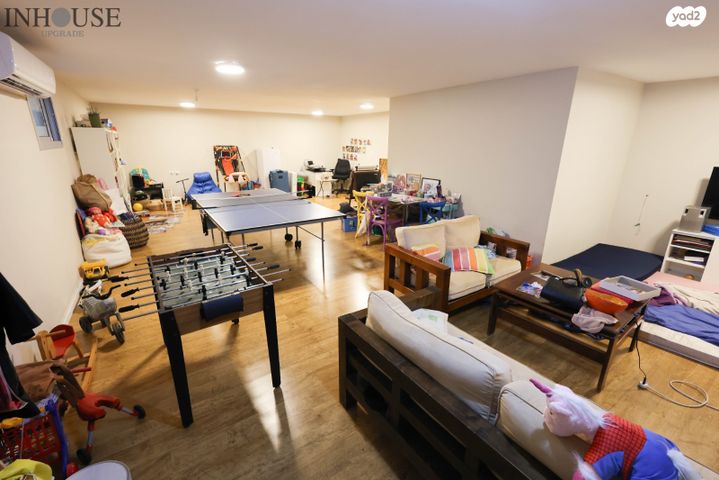 דירת גן, תל מונד