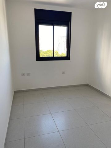 דירה, רועי קליין, קרית קריניצי, רמת גן