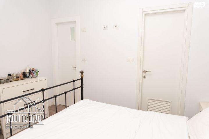 דירה, נחל איילון, צור יצחק, צור יצחק