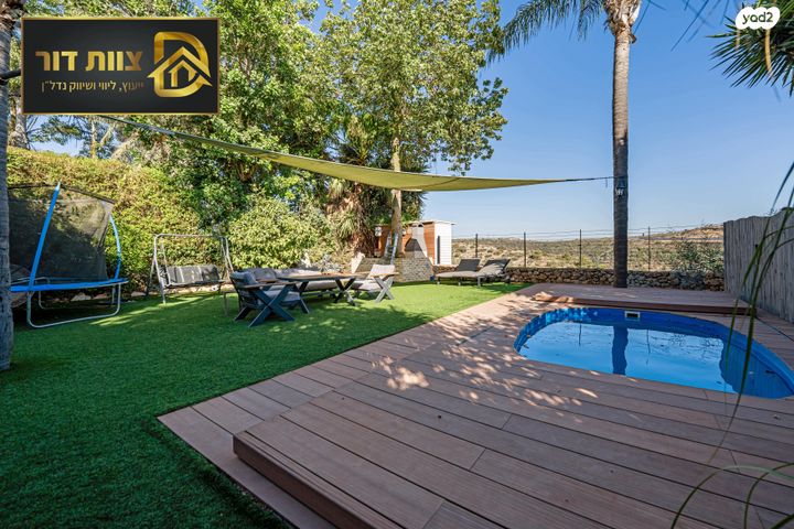 דו משפחתי, אלפי מנשה