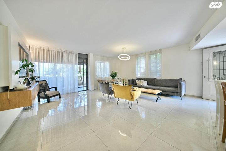 בית פרטי/ קוטג', לאה רבין, בנות חיל, ראשון לציון