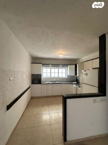 דירה, שמחה הולצברג, בת ים