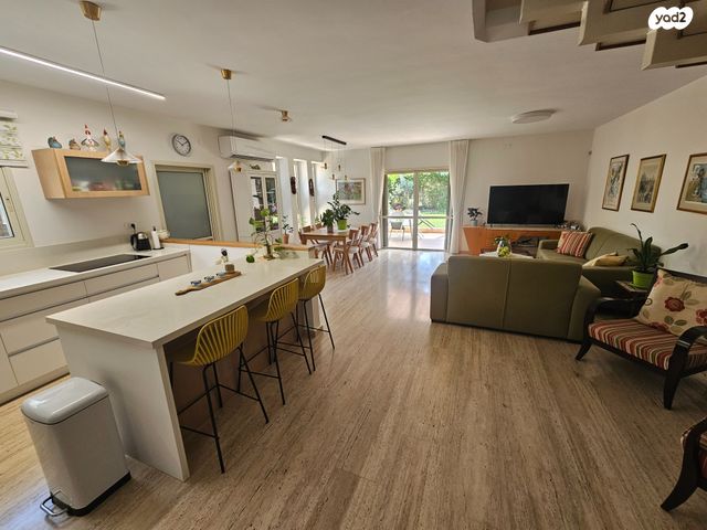 בית פרטי/ קוטג', צפניה, בית ונוף, כפר סבא