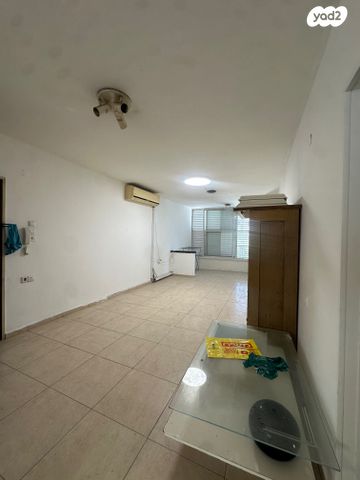 דירה, שמחה הולצברג, בת ים