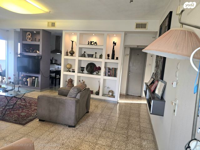 דירה, שדרות כצנלסון 11, מרכז העיר, קרית אתא