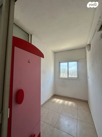 דירה, שמחה הולצברג, בת ים