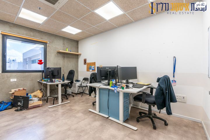 משרדים, אחד העם 9, מרכז העיר, חדרה