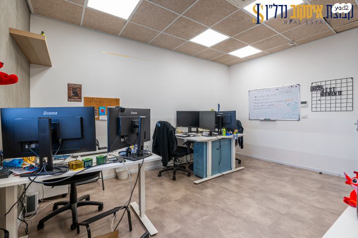 משרדים, אחד העם 9, מרכז העיר, חדרה