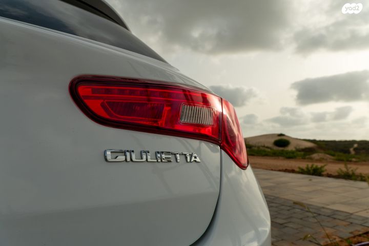 אלפא רומיאו ג'ולייטה