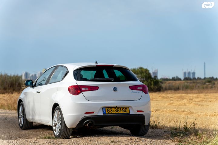 אלפא רומיאו ג'ולייטה