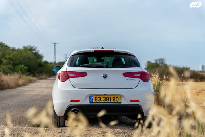 אלפא רומיאו ג'ולייטה