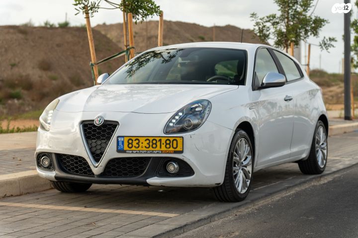 מודעת רכב אלפא רומיאו ג'ולייטה