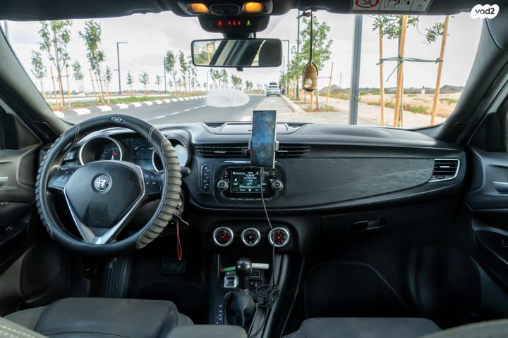 אלפא רומיאו ג'ולייטה