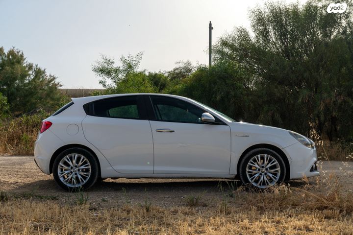 אלפא רומיאו ג'ולייטה